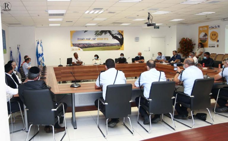 רונן גורש נושא דברים במליאת העירייה