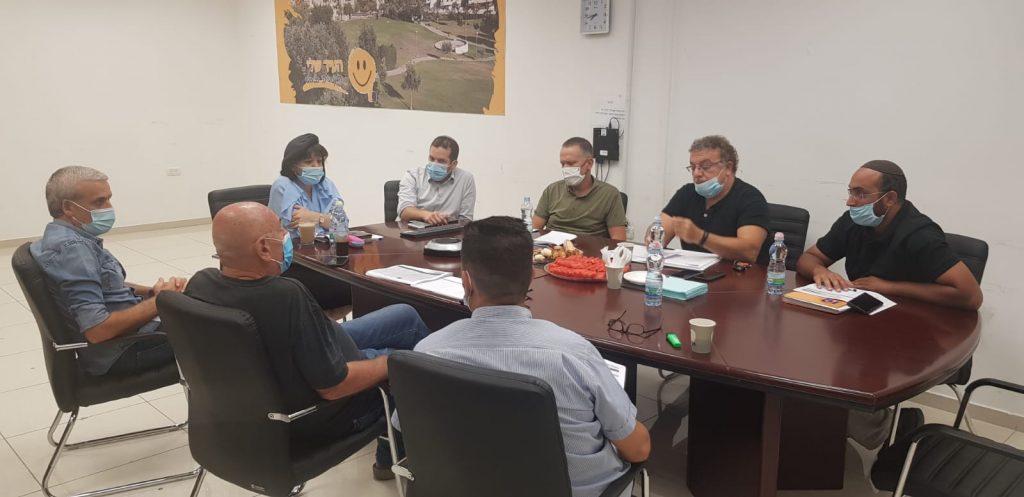 ישיבה בראשות ראש העיר ד''ר בלוך