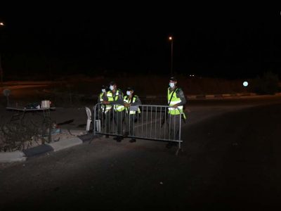 1 שוטרים מאיישים את המחסום ביציאה מרמה ג' לכביש 5