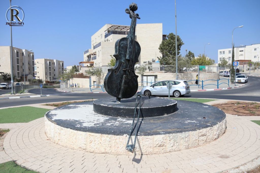 השחתת פסל הכינור