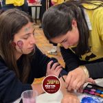 עזרת אחים בראשות הרב אברהם קאפ למען המפונים